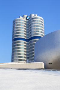 BMW Welt mit BMW Turm im Winter, München, Milbertshofen, Oberbayern, Bayern, Süddeutschland, Deutschland, Europa BMW Welt mit BMW Turm im Winter, München, Milbertshofen, Oberbayern, Bayern, Süddeutschland, Deutschland, Europa